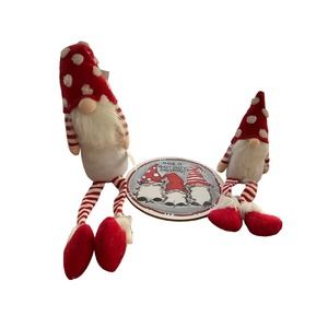 Gnomes for Christmas set of 2 with sign- NWT (measurements below)